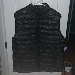 Men’s Aeropostale Camo Puffer Vest